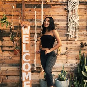 Meet your Posher, Iris